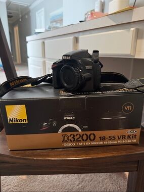 Nikon D3200 Black DSLR with 18-55mm VR Kit